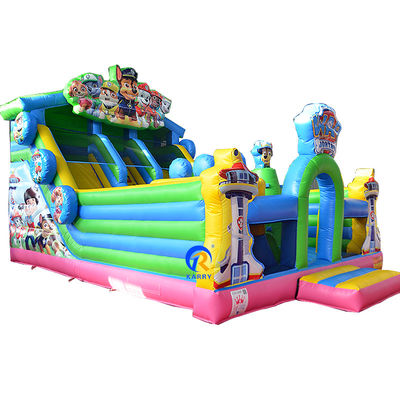 Jogos de festas para adultos Patrulha de patas de PVC inflável Slide de castelo de salto com obstáculo