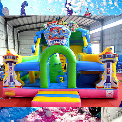 Jogos de festas para adultos Patrulha de patas de PVC inflável Slide de castelo de salto com obstáculo