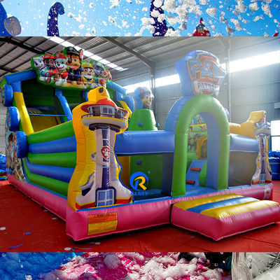 Jogos de festas para adultos Patrulha de patas de PVC inflável Slide de castelo de salto com obstáculo