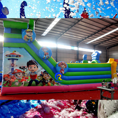 Jogos de festas para adultos Patrulha de patas de PVC inflável Slide de castelo de salto com obstáculo