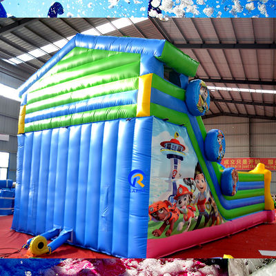 Jogos de festas para adultos Patrulha de patas de PVC inflável Slide de castelo de salto com obstáculo