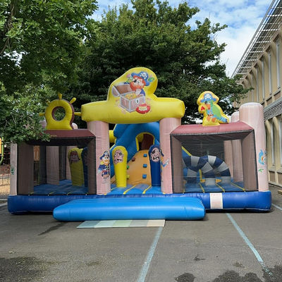 Percurso de obstáculos inflável com árvore de escalada