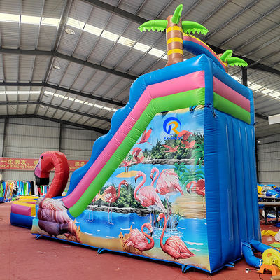 Capacidade máxima 100-500 kg Deslizamento de água inflável com piscina e desenho de flamingo emocionante