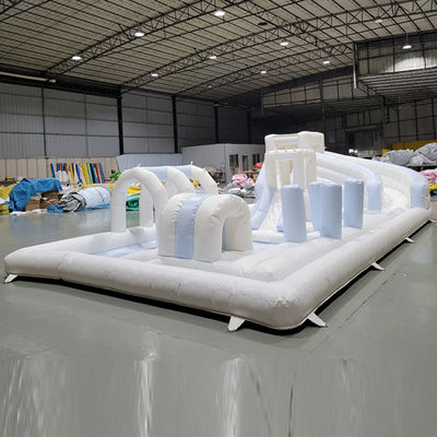 Campo de obstáculos externo de PVC branco unisex Inflável Equipamento de brincadeira para crianças Slide de água inflável com piscina
