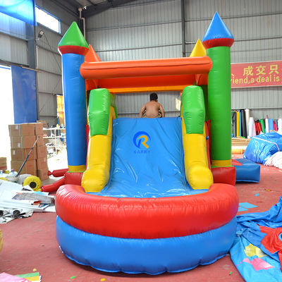 Casa de salto inflável de Pvc de cor comercial com slide combo