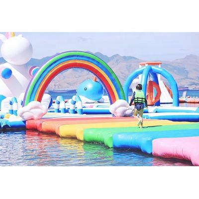 Liberte a sua criança interior Parque aquático inflável de unicórnio colorido para toda a família