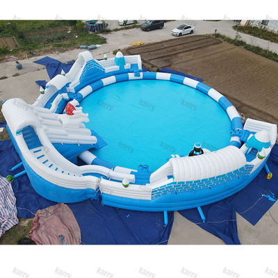 Capacidade máxima 100-500 kg Grande parque aquático inflável do Reino das Neves com piscina e escorregas