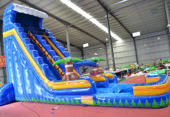 Adicione cor ao seu playground com a combinação personalizada de slides de castelo inflável