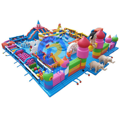 Blower incluído Curso de obstáculos inflável Fun City com escada de escalada e escorrega