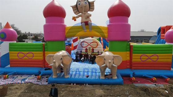 Blower incluído Curso de obstáculos inflável Fun City com escada de escalada e escorrega