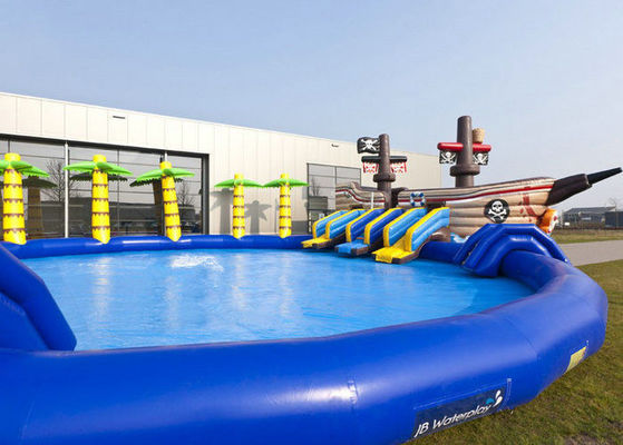 Deslizamento de água de cor personalizada piscina inflável para barco pirata parque aquático inflável