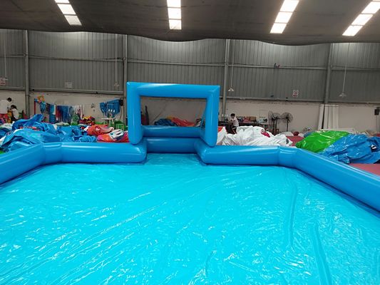 Bater o calor com estilo com a nossa cagada de natação de futebol inflável personalizável