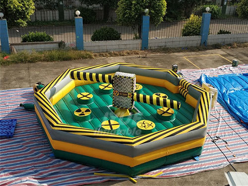 Experimente a emoção do nosso campo de remoção inflável perfeito para festas e mais