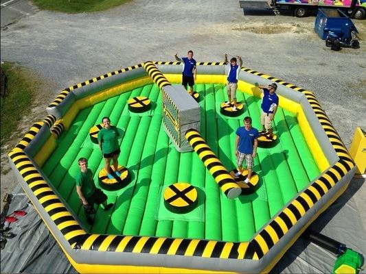 Experimente a emoção do nosso campo de remoção inflável perfeito para festas e mais