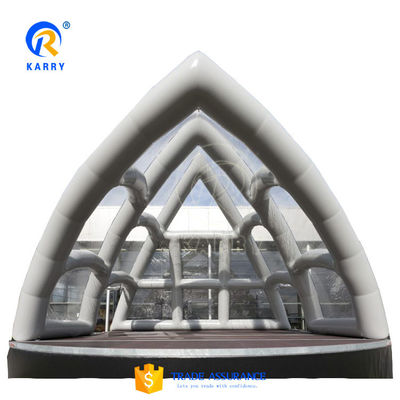 Tenda inflável ao ar livre na Ópera de Sydney com design branco e acessórios incluídos