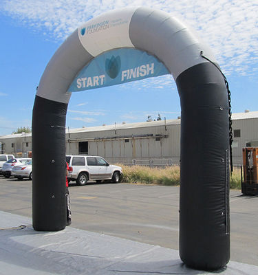 Arco inflável em forma de coração personalizado para decoração de eventos Destaque da multidão