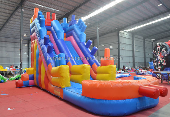 2023 Infláveis de exterior personalizados PVC Blocos de construção coloridos Slide de salto no ar