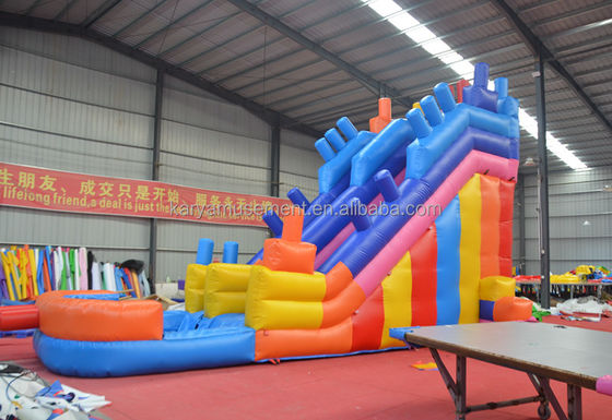 2023 Infláveis de exterior personalizados PVC Blocos de construção coloridos Slide de salto no ar