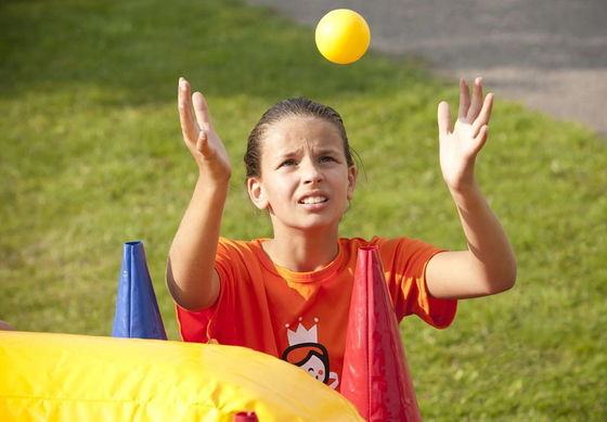Jogos de corrida de bola-pára-choque para carnaval interativo divertido