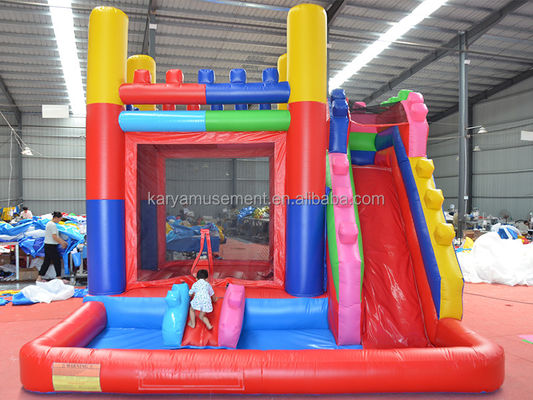 14 anos de idade, personalizar aceito tema bloco de construção vermelho castelo salto com escorrega e grande piscina de água parque de diversões PVC