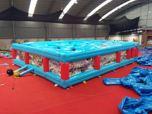 Parque de diversões ao ar livre Unisex Labirinto inflável para atividades esportivas de formação de equipas