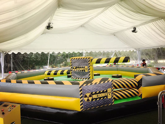 Características PORTABLE Meltdown Inflatable Desafio Desporto Jogo para Adultos PVC Jumping Fun