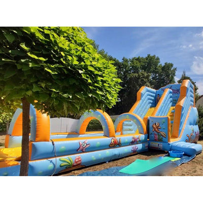Experimente a emoção com o parque aquático inflável e escorrega