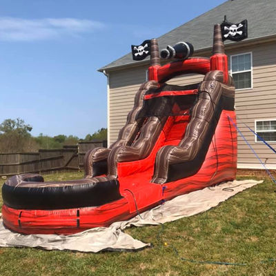Equipamento de parque aquático de diversões Pirata escorrega de água inflável com piscina PVC comercial