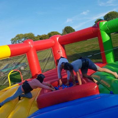 Desligue a diversão com Bungees Humanos Correndo e Hipóteses Famintos Chow Down Inflatable Game