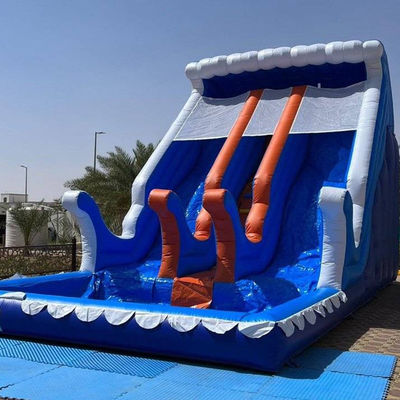 Equipamento de parque aquático inflável de cores personalizadas com piscina grande e dois slides largos