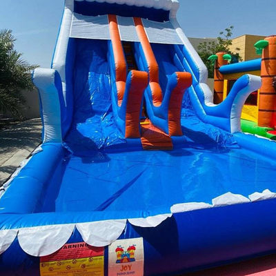 Equipamento de parque aquático inflável de cores personalizadas com piscina grande e dois slides largos