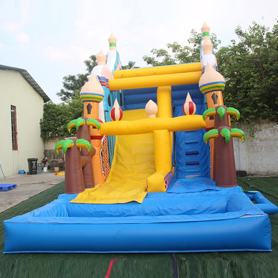 Capacidade máxima 100-500 kg Castelo inflável com escorrega molhada para piscina de água interna