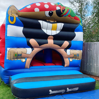 Versão personalizada do Q Pirata Capitão Bounce House Castelo para diversão unisex interior e exterior