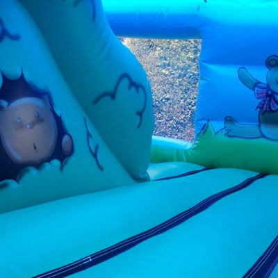 Trampolim de piquenique comercial para crianças com castelo de salto inflável azul e buraco de bola