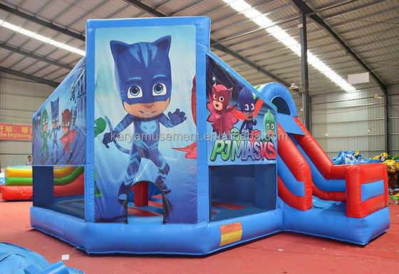 Casa de salto inflável vermelha com escorrega