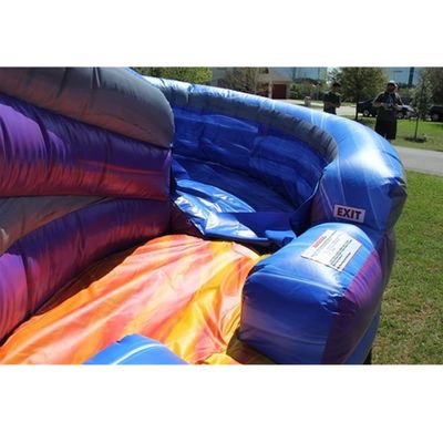 Jardim de fundo divertida grande escorrega de água inflável com duas faixas de deslizamento molhado e 0,55 mm Plato PVC