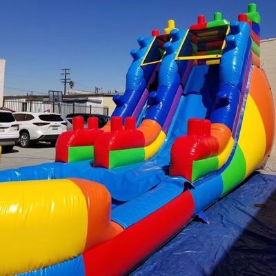 Tamanho do cliente Deslizante de água inflável com deslizamento largo e piscina de água