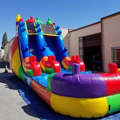 Tamanho do cliente Deslizante de água inflável com deslizamento largo e piscina de água