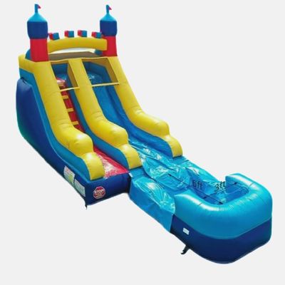 Piscina de água estilo castelo inflável salto extravagante deslizamento de água longo para crianças e adultos