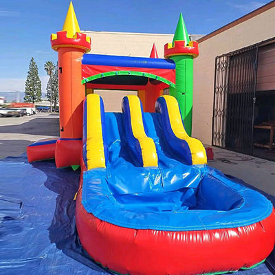 Divertimento portátil garantido com pequena casa de salto inflável com deslizamento de água tropical