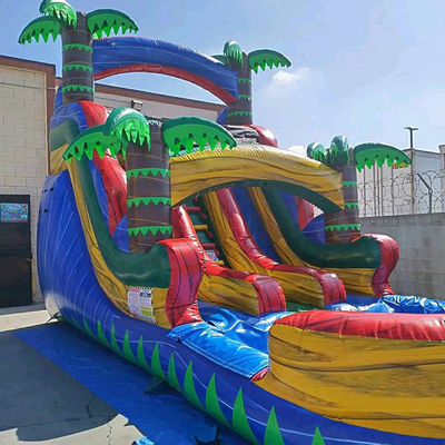 Divertimento portátil garantido com pequena casa de salto inflável com deslizamento de água tropical