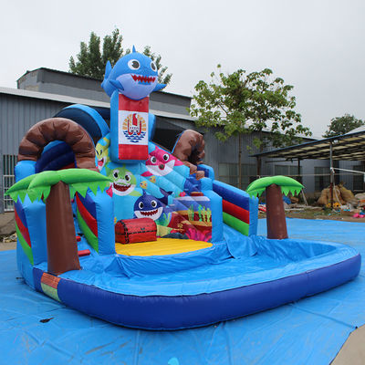 Cor personalizada Popular Pequeno Tubarão Slide de água inflável com piscina