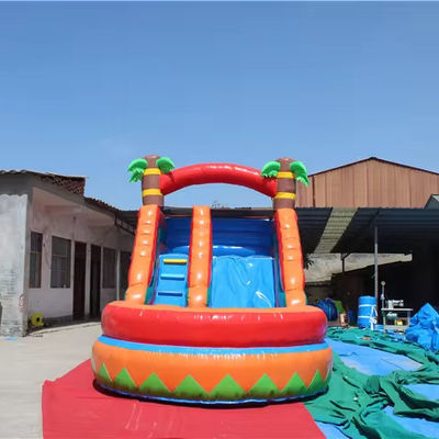 Aluguer comercial de deslizamento de água inflável com piscina