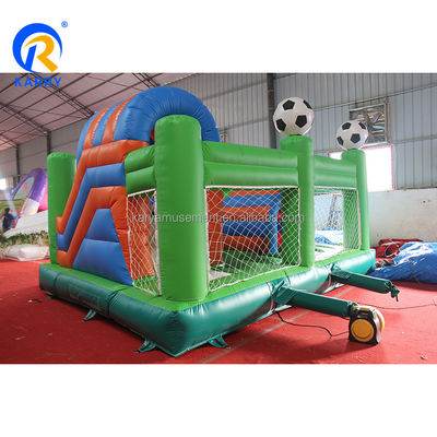 Slide de salto e pontuação PVC inflável casa de segurança combinado para entusiastas de futebol unisex