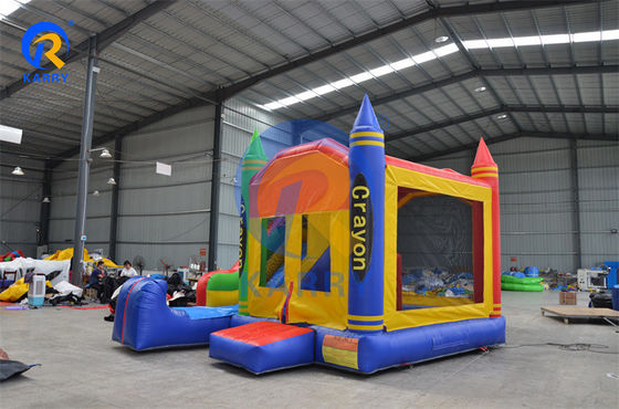 Casa de salto de lápis de cor inflável equipada com ventilador e design personalizável
