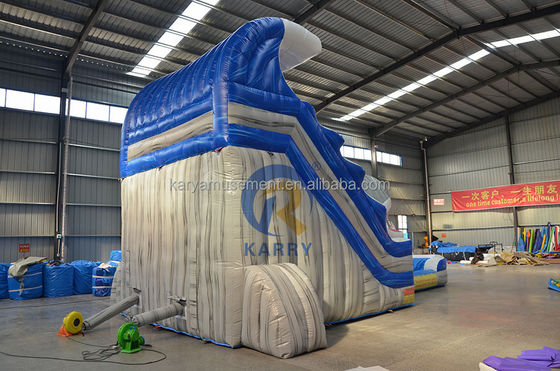 Desligue o seu interior de tubarão comercial de água azul com tubarão inflável e piscina