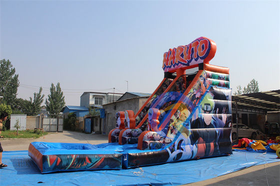 Equipamento inflável de PVC comercial Personagens de anime de sangue quente Deslizamento de água com piscina