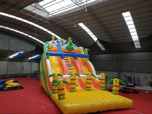 Parque de diversões comercial Desenho de escorrega aquática Floresta tropical inflável com casa de salto