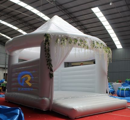 Cama de salto de trampolim de casamento inflável branco personalizado 4 * 4m para salto de festa de adultos
