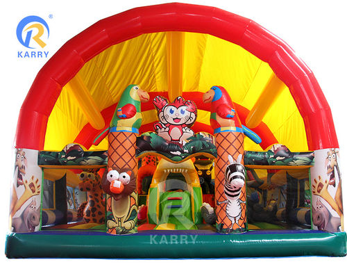 Largo parque infantil para crianças e adultos